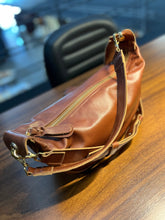 Carregar imagem no visualizador da galeria, Bolsa MALIBU em couro legítimo