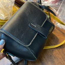 Carregar imagem no visualizador da galeria, Bolsa HOLIDAY em couro legítimo