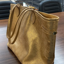 Carregar imagem no visualizador da galeria, Bolsa MARSELHA em couro legítimo