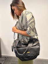 Carregar imagem no visualizador da galeria, Bolsa BAHAMAS MATELASSÊ em couro legítimo