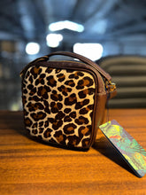 Carregar imagem no visualizador da galeria, Bolsa CANCUN em couro legítimo