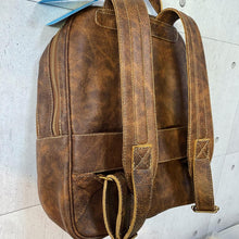 Carregar imagem no visualizador da galeria, Mochila TORONTO em couro legítimo