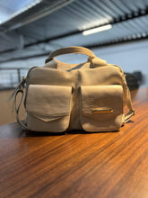 Carregar imagem no visualizador da galeria, Bolsa COPENHAGEN em couro legítimo