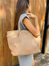 Carregar imagem no visualizador da galeria, Bolsa MARSELHA em couro legítimo