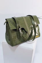 Carregar imagem no visualizador da galeria, Bolsa CHILE em couro legítimo