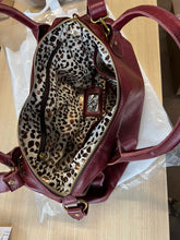 Carregar imagem no visualizador da galeria, Bolsa ITÁLIA em couro legítimo