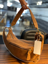 Carregar imagem no visualizador da galeria, Bolsa MALIBU em couro legítimo