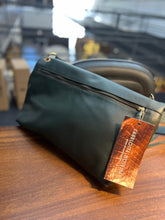 Carregar imagem no visualizador da galeria, LANÇAMENTO! Bolsa GENEBRA em couro legítimo