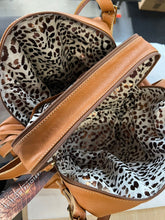 Carregar imagem no visualizador da galeria, Bolsa NORUEGA em couro Legítimo