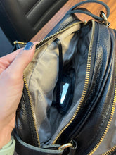 Carregar imagem no visualizador da galeria, Bolsa GREGA em couro legítimo