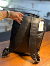 Carregar imagem no visualizador da galeria, Mochila Masculina GIBRALTAR em couro legítimo