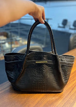 Carregar imagem no visualizador da galeria, LANÇAMENTO! Bolsa BONATA em couro legítimo