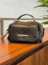 Carregar imagem no visualizador da galeria, Bolsa MÔNACO em couro legítimo