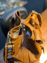 Carregar imagem no visualizador da galeria, Bolsa MONTEVIDÉO em couro legítimo