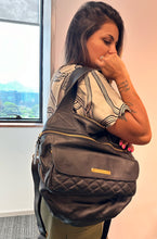 Carregar imagem no visualizador da galeria, Bolsa BAHAMAS MATELASSÊ em couro legítimo