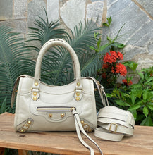 Carregar imagem no visualizador da galeria, Bolsa BALENCIAGGA em couro legítimo