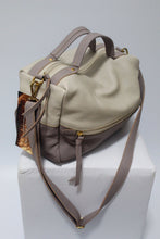 Carregar imagem no visualizador da galeria, Bolsa SAVANA em couro legítimo de