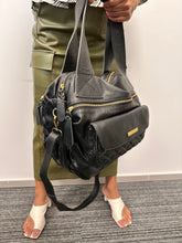 Carregar imagem no visualizador da galeria, Bolsa BAHAMAS MATELASSÊ em couro legítimo