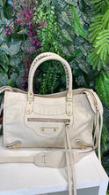 Carregar imagem no visualizador da galeria, Bolsa BALENCIAGGA em couro legítimo
