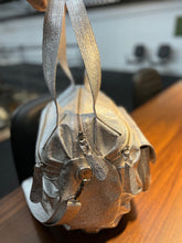 Carregar imagem no visualizador da galeria, Bolsa BAHAMAS MATELASSÊ em couro legítimo