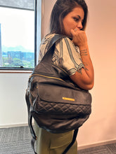 Carregar imagem no visualizador da galeria, Bolsa BAHAMAS MATELASSÊ em couro legítimo