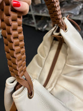 Carregar imagem no visualizador da galeria, Bolsa MORGANA em couro legítimo