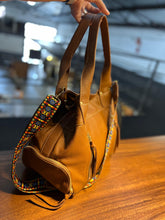 Carregar imagem no visualizador da galeria, Bolsa MONTEVIDÉO em couro legítimo