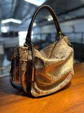 Carregar imagem no visualizador da galeria, Bolsa HAIA em couro legítimo