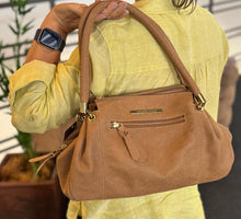 Carregar imagem no visualizador da galeria, Bolsa VIENA em couro legítimo