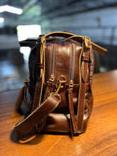 Carregar imagem no visualizador da galeria, Bolsa NORUEGA em couro Legítimo