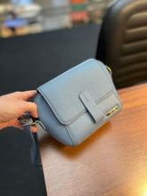 Carregar imagem no visualizador da galeria, Bolsa HOLIDAY em couro legítimo