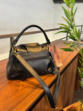 Carregar imagem no visualizador da galeria, Bolsa BOLÍVIA em couro legítimo