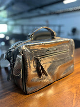 Carregar imagem no visualizador da galeria, Bolsa SUÍÇA em couro legítimo