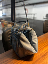 Carregar imagem no visualizador da galeria, Bolsa NOVA YORK em couro legítimo