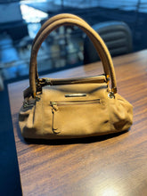 Carregar imagem no visualizador da galeria, Bolsa VIENA em couro legítimo