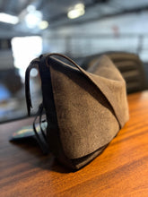 Carregar imagem no visualizador da galeria, Bolsa CARTEIRO LIVERPOOL em couro legítimo