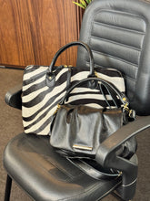 Carregar imagem no visualizador da galeria, Bolsa BOLÍVIA em couro legítimo