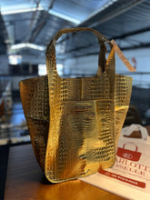 Carregar imagem no visualizador da galeria, Bolsa rústica BARONNI em couro legítimo