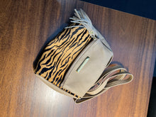 Carregar imagem no visualizador da galeria, Bolsa ATENAS em couro legítimo