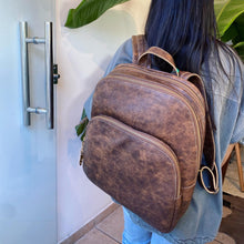 Carregar imagem no visualizador da galeria, Mochila TORONTO em couro legítimo