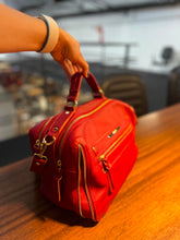 Carregar imagem no visualizador da galeria, Bolsa SUÍÇA em couro legítimo