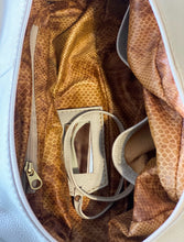 Carregar imagem no visualizador da galeria, Bolsa VIENA em couro legítimo