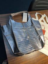 Carregar imagem no visualizador da galeria, Bolsa rústica BARONNI em couro legítimo