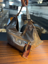Carregar imagem no visualizador da galeria, Lançamento! Bolsa CAPRI em couro legítimo