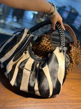 Carregar imagem no visualizador da galeria, Bolsa MORGANA em couro legítimo