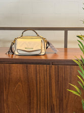 Carregar imagem no visualizador da galeria, Bolsa MÔNACO em couro legítimo