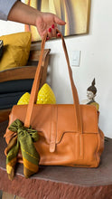 Carregar imagem no visualizador da galeria, Bolsa CHILE em couro legítimo