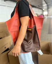 Carregar imagem no visualizador da galeria, Bolsa rústica BARONNI em couro legítimo