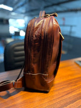 Carregar imagem no visualizador da galeria, Mochila masculina HÉRCULES em couro legítimo