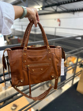 Carregar imagem no visualizador da galeria, Bolsa SPALLA (inspiração Balenciagga) em couro legítimo